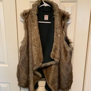 Mossimo faux fur vest